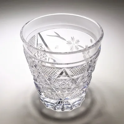 Satsuma Kiriko Old Rock (Rock Glass) 'Hanayaka': Transparent, Shōhō's work