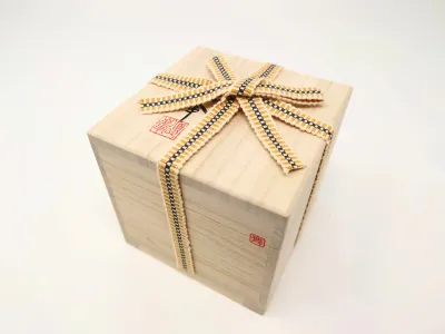 Satsuma Kiriko Ochoko (small cup) "Hanayaka": Gold Red by Shōhō